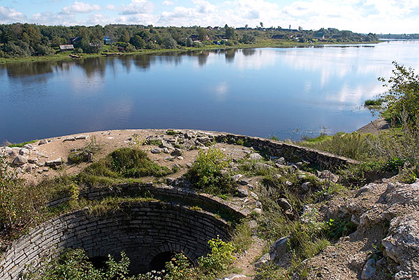 The river Volkhov and Raskatnaya tower - Staraya Ladoga