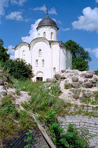 Georgievskaya Church and Raskatnaya tower - Staraya Ladoga