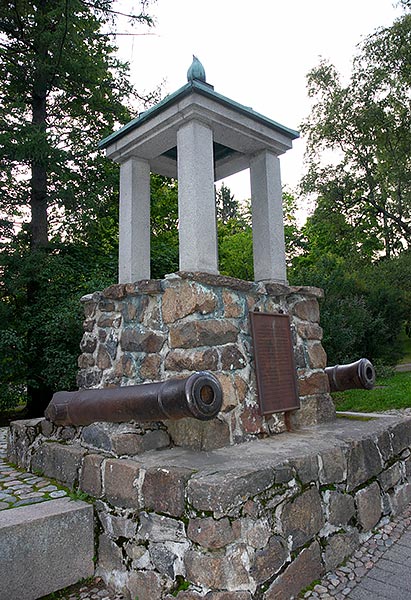 #11 - 1741 war monument