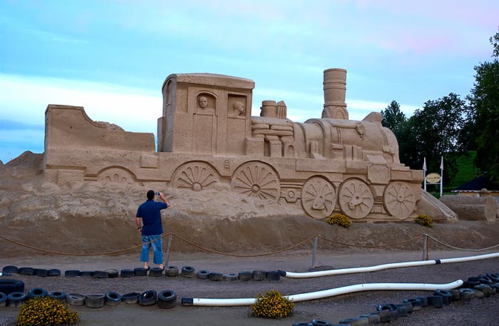 #40 - Sand locomotive