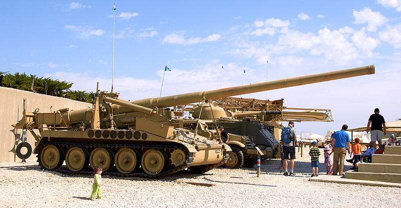 Long-range self-propelled 175-mm gun M107 - Fort Latrun