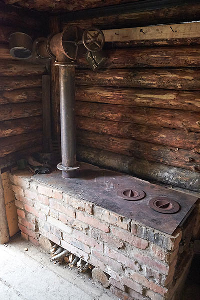 Dugout's oven - Fortress Leningrad