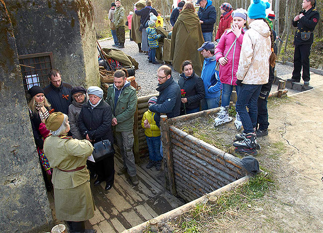 Queue to the museum - Fortress Leningrad