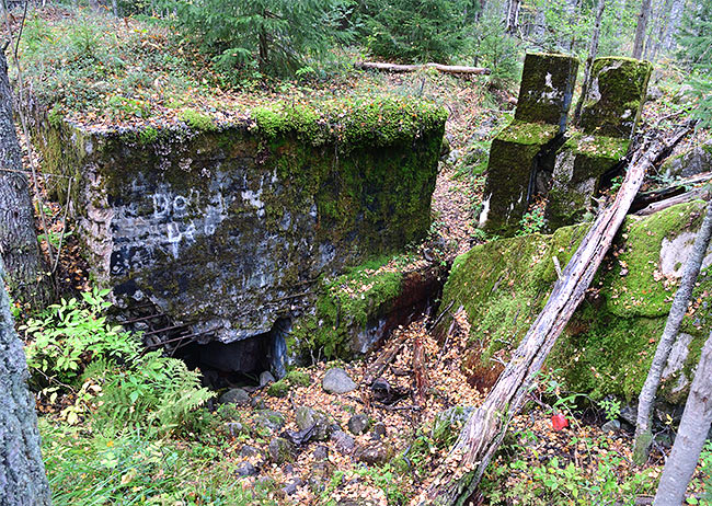 Concrete ruins Le-6 bunker - Mannerheim Line