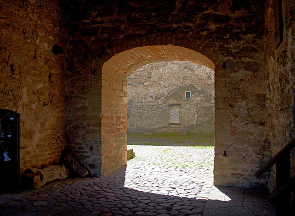 #25 - Gate Courtyard