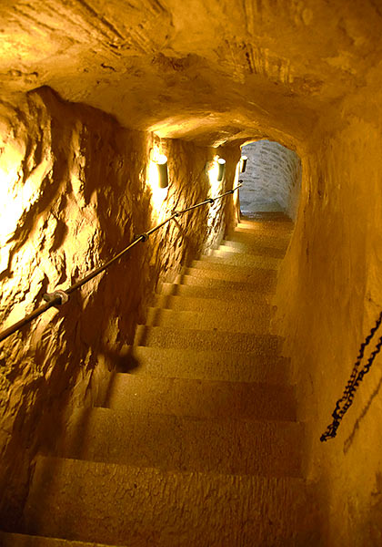 Descent to the vaults - Narva
