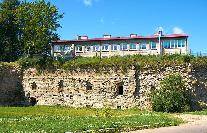 #25 - Flank battery of Honor bastion