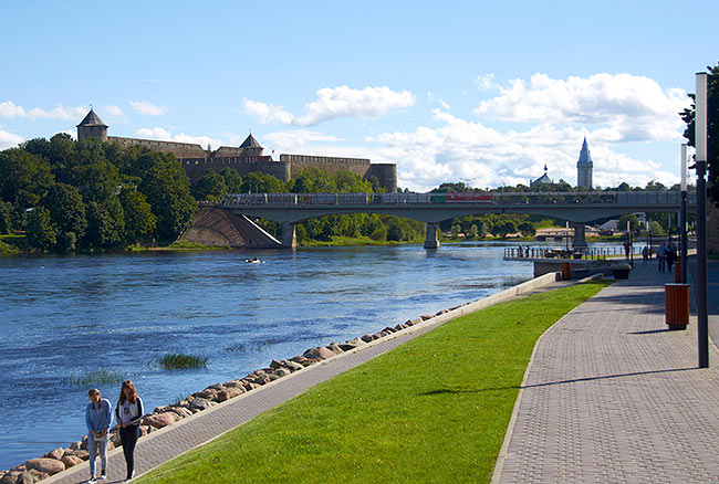 #45 - Ivangorod, Narva river and new promenad