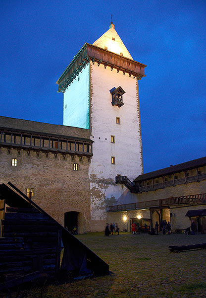 North Bailey and Long Herman tower by night - Narva