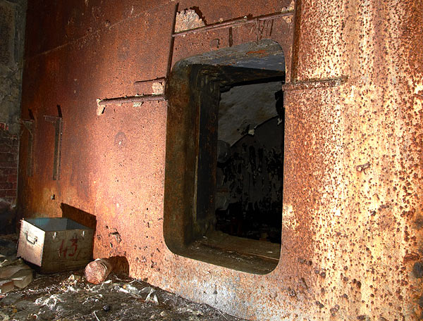 Gun's embrasure from outside - Northern Forts