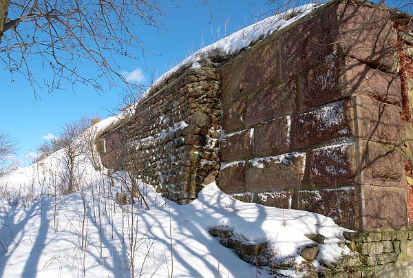 #7 - Casemate's frontal wall with embrasure