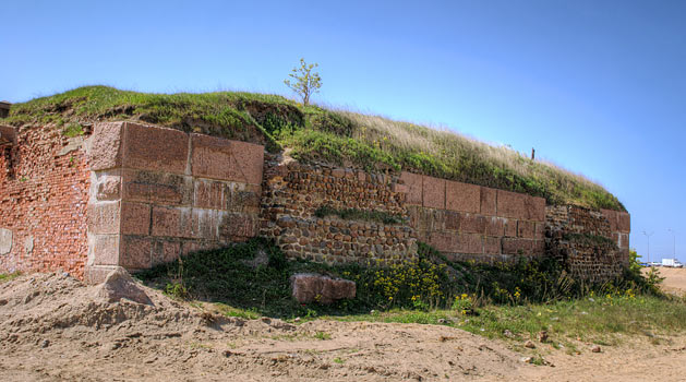 Face of the central battery - Northern Forts