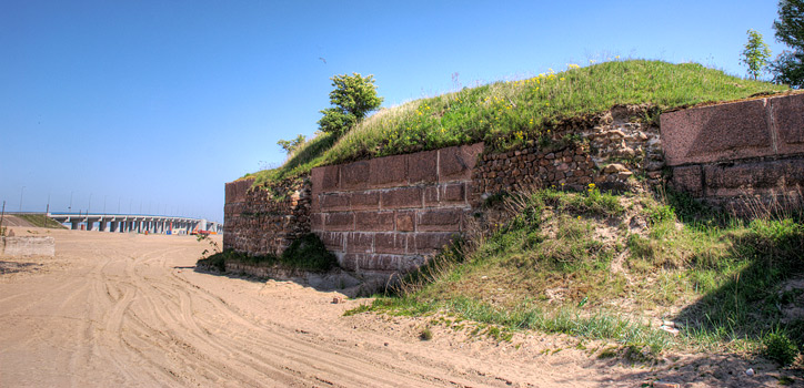 Face of the left flank battery - Northern Forts