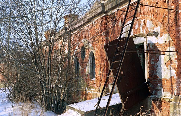 #8 - Right flank of the fort