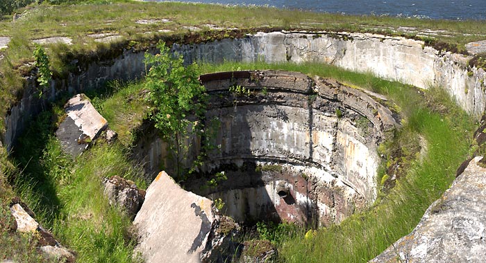 8-inch turret battery emplacement - Northern Forts