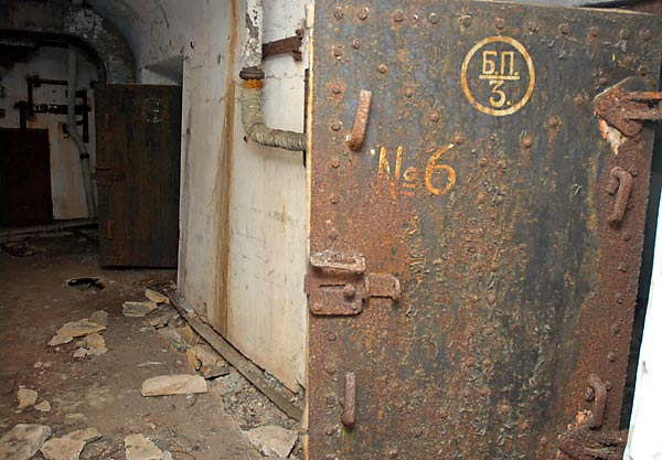 Armoured doors - Northern Forts
