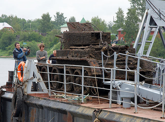 #10 - Tank BT-5 on a pontoon