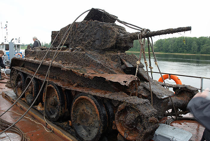 #12 - Tank front view