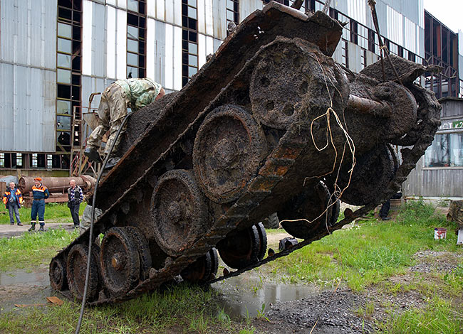 #26 - The cleanup of the tank continues...