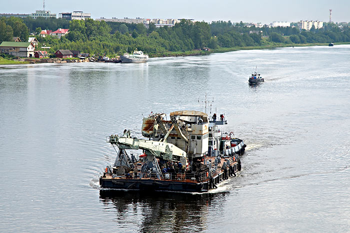 Neva river - NevskijBridge-head