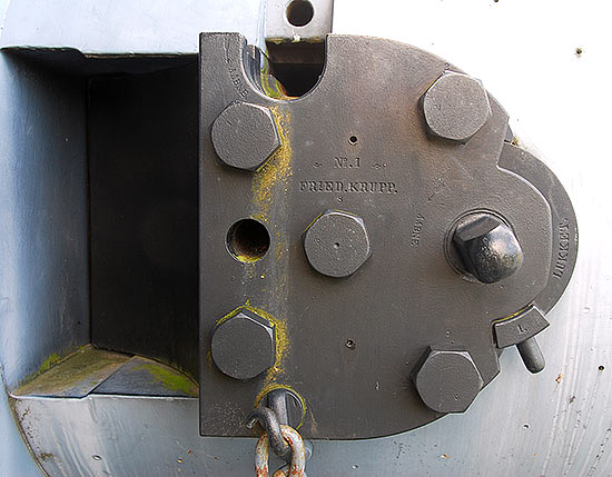 #43 - Breechblock of 28 cm gun
