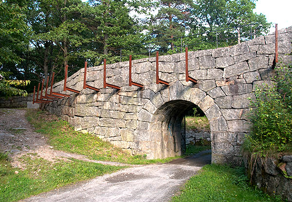 #4 - Battery Veiseving entrance