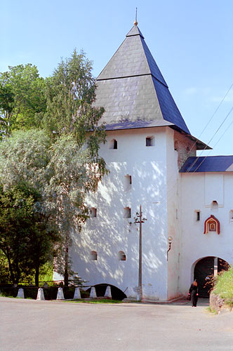 #13 - Tower of Verkhnikh Reshjotok (Upper Bars)