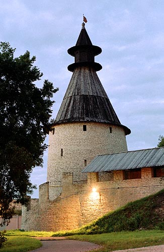 #11 - Srednaja (Middle) tower