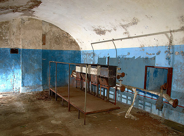 Солдатская казарма форта Риф осенью 2015 года - Южные Форты