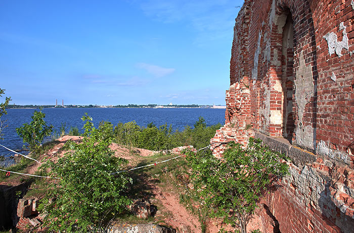Dangerous ruins - Southern Forts