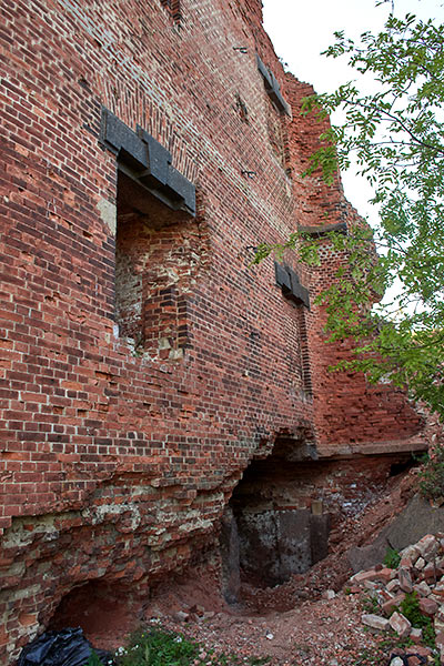 #25 - Surviving walls