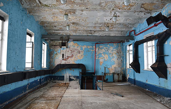 #21 - The room of the second tier of the curtain