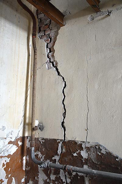 #58 - Cracks in the walls