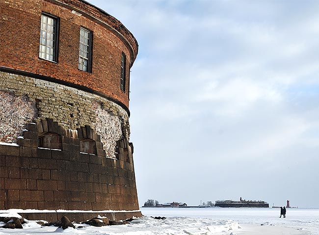 Walls of central tower of the fort - Southern Forts