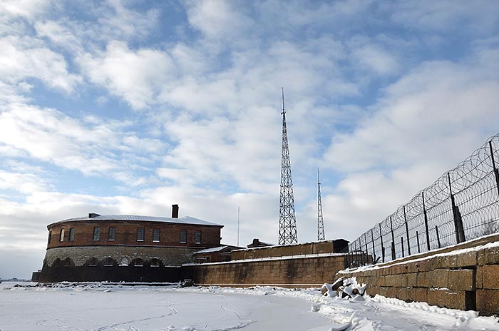 Central tower and eastern curtain remain - Southern Forts