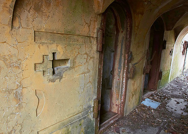 Entrance to the magazine - Southern Forts