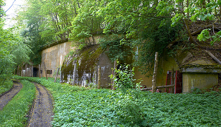 Concrete powder magazine of 1900s. - Southern Forts