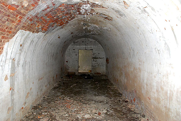 Powder magazine of 11-inch battery - Southern Forts