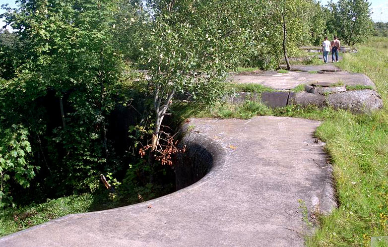 Gun's emplacements of the Central  battery - Southern Forts