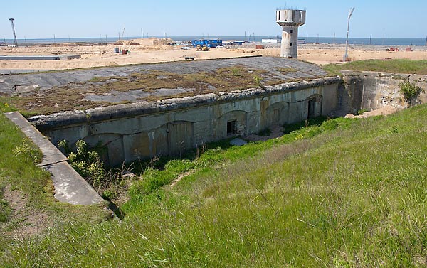 #28 - Rearside of the battery