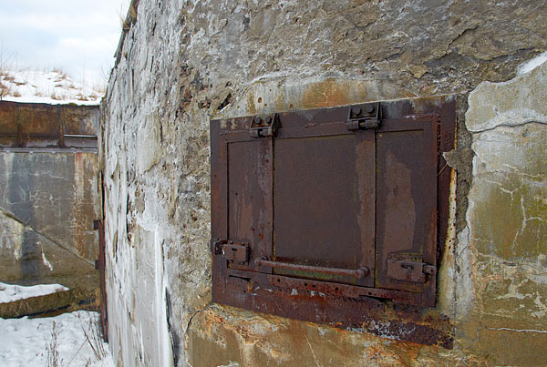 Window for shells at 10-inch battery - Southern Forts