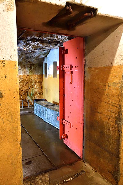 Дверь входного тамбура - Форт Сиарё
