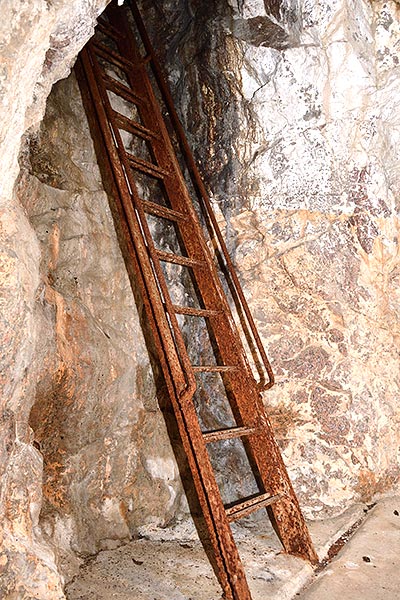 Rusty gangway - Fort Siarö