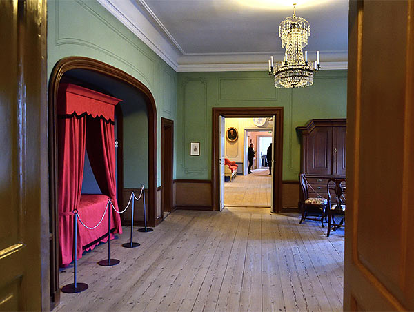 #7 - Enfilade room