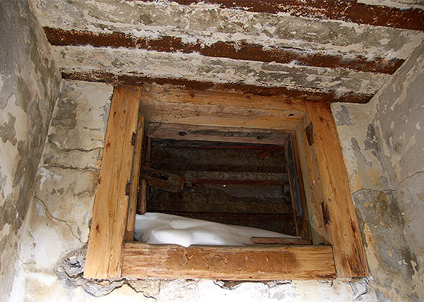 #16 - Projectile supply window