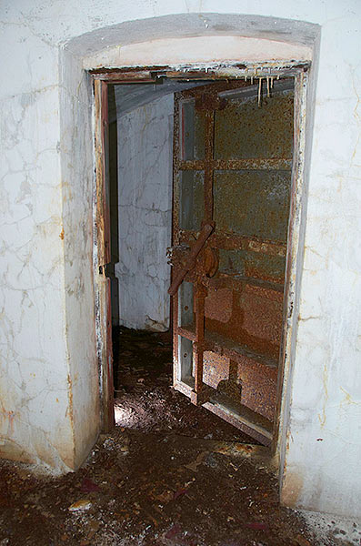 #61 - Exit to gallery
