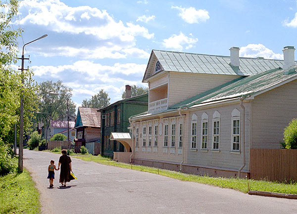 #35 - On the old streets of Tikhvin