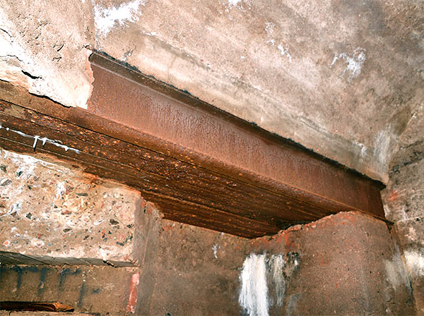 Preserved anti-splinter coating of the vault - Trangsund