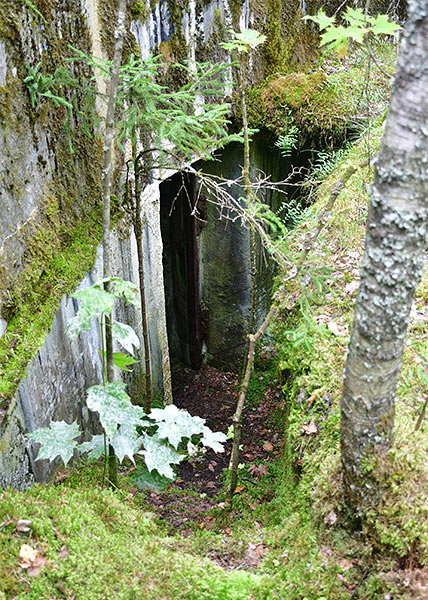 Entrance to the dungeons from the gun emplacement - Trangsund