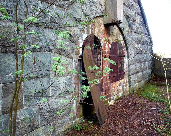 #70 - Rear part side of the pillbox